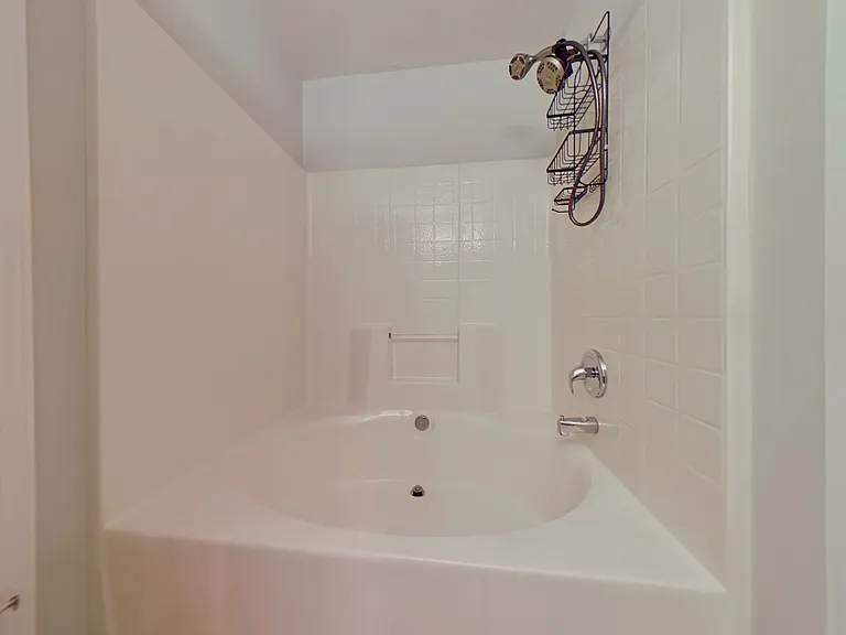 3926 Fountain Village Cir — Photo 18