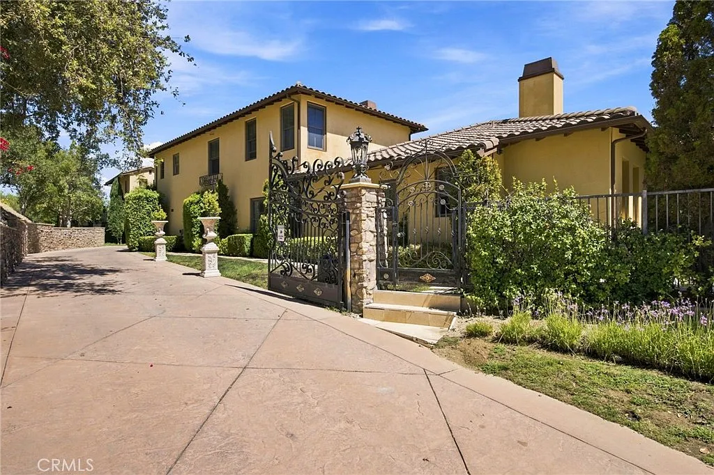 6 bed, 8791 sqft, $31,500 — Photo 3