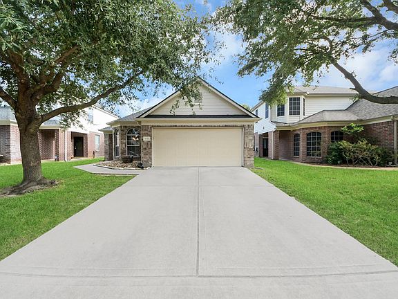 3rd image of 18318 Grove Brook Ln