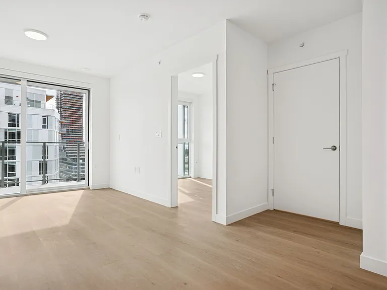 5670 Cambie St — Photo 13