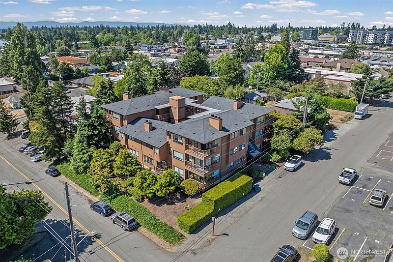 5th image of 15525 6th Avenue SW #14