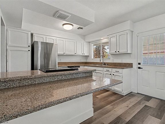 5th image of 1319 Lindell Rd