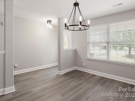 4th image of 928 Catawba Wells Ct