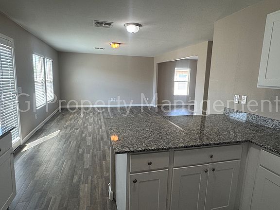3rd image of 111 E Impala Pl