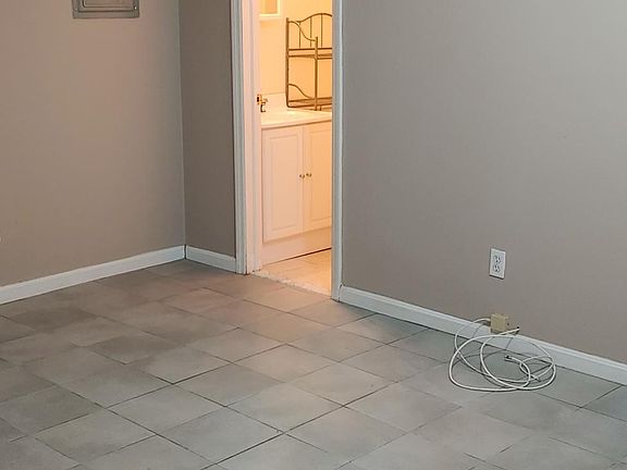 3rd image of 1107 Rockland Ave