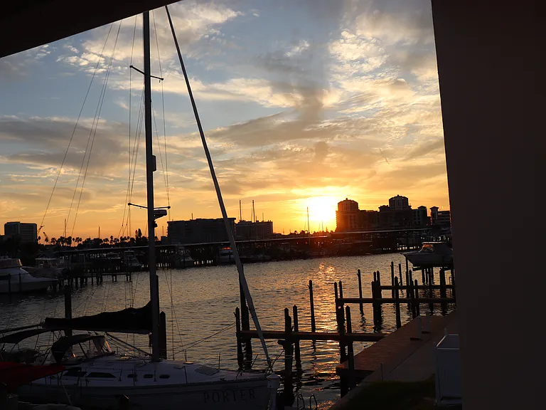 Dolphin Point — Photo 9