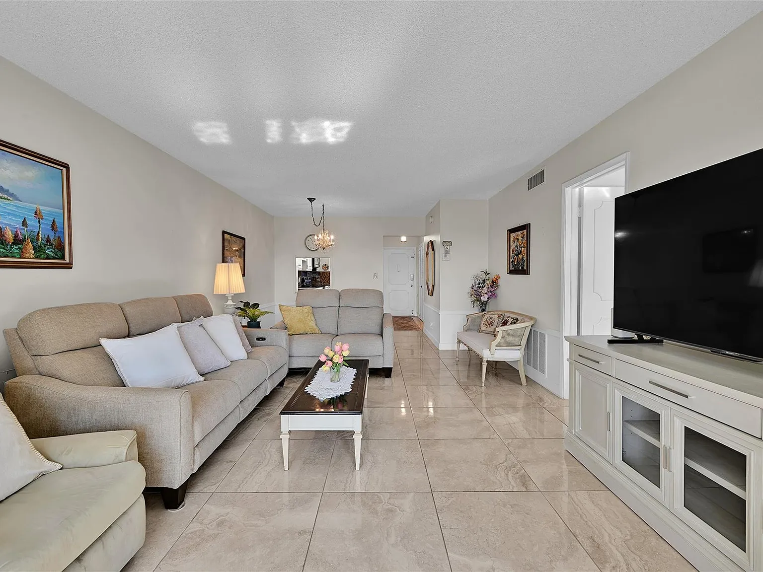 2 bed, 2.0 bath, 1080 sqft, $2,400 — Photo 3