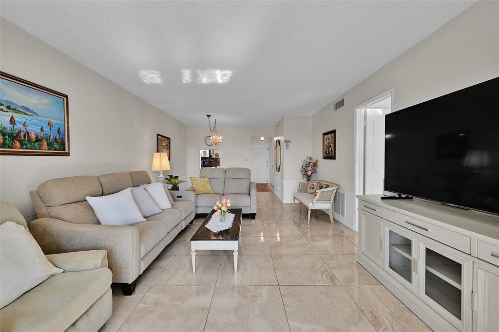 2350 NE 14th Street Causeway #609, photo 3