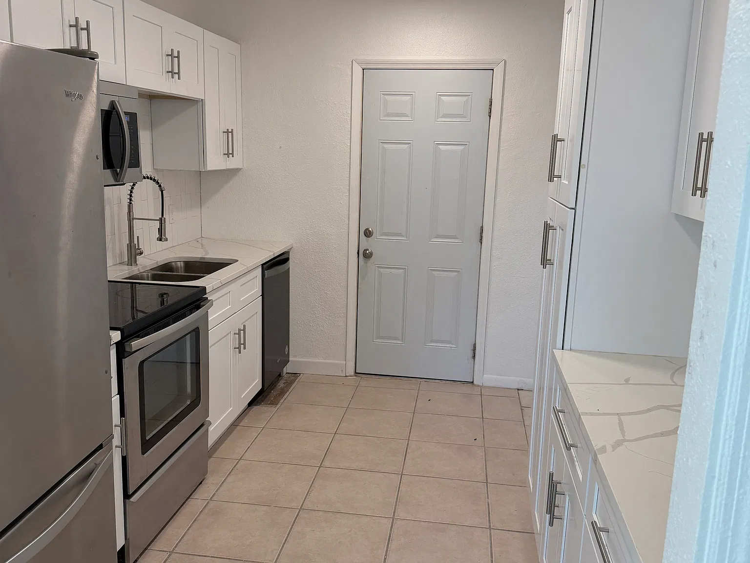 2 bed, 900 sqft, $1,600 — Photo 1