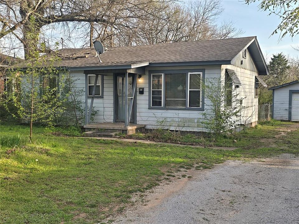 1st image of 208 E Tennyson Ave