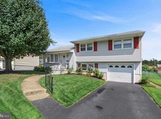 3715 Clearwater Ln, Brookhaven, PA 19015