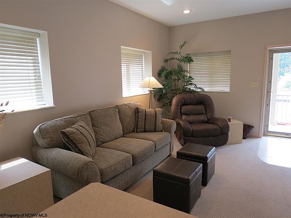 4th image of 102 Maryland Ave #1