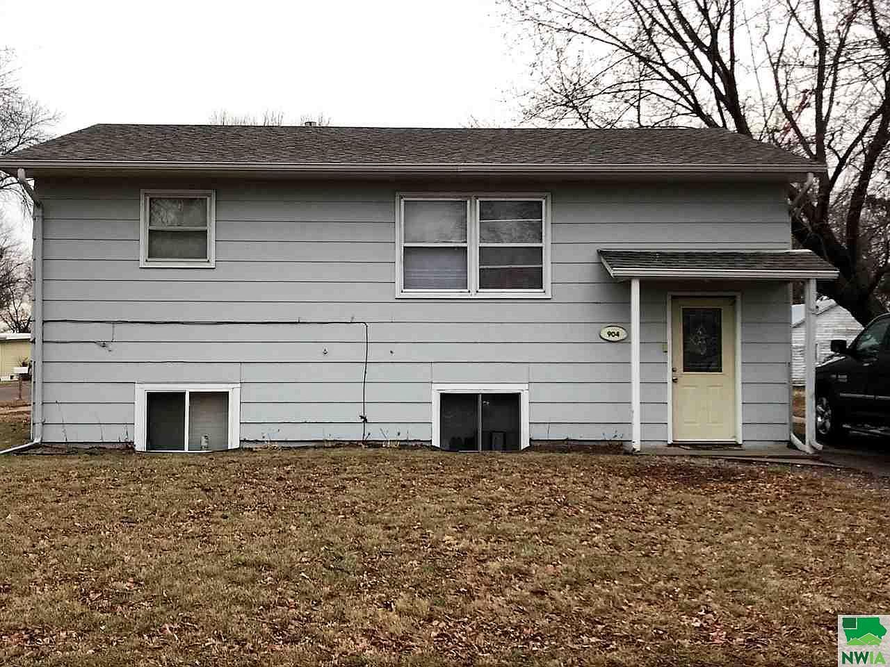 904 W Clark St, Vermillion, SD 57069 Zillow