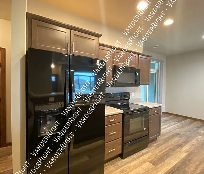 1704 S Foss Ave — Photo 5
