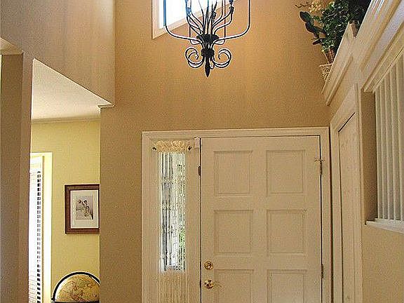 Skylights & Vaulted ceilings add daylight