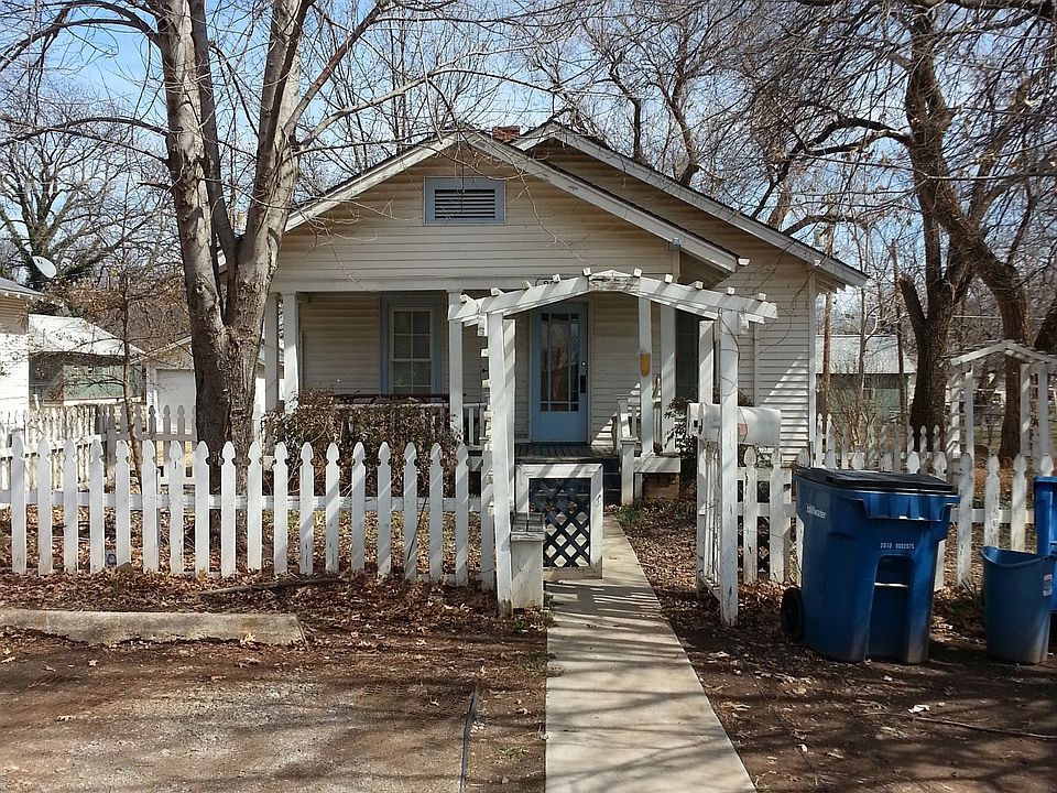 223 S Lewis