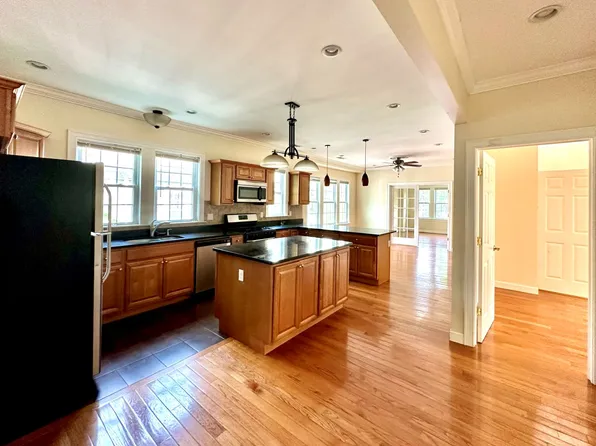 222 Winchester St #2, Brookline, MA 02446
