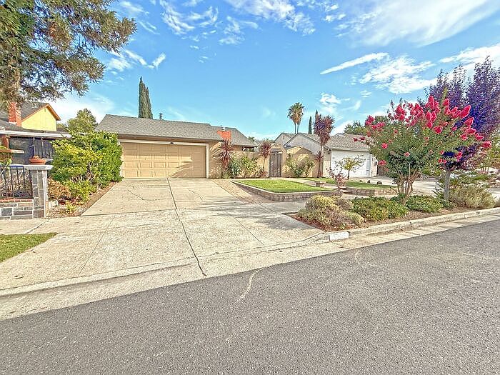 1st image of 1808 Loch Ness Way