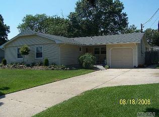 80 Budenos Dr, Sayville, NY 11782