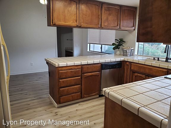 2nd image of 811 Shoreside Dr