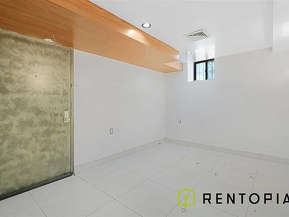 4th image of 277 Menahan St #1S