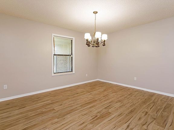5th image of 104 Rosemont Ct