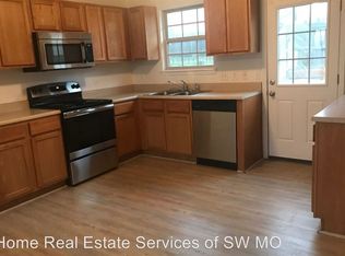 1019 N 25th St, Ozark, MO 65721