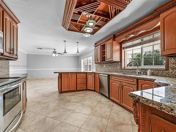 5th image of 10620 SW 146th Ct