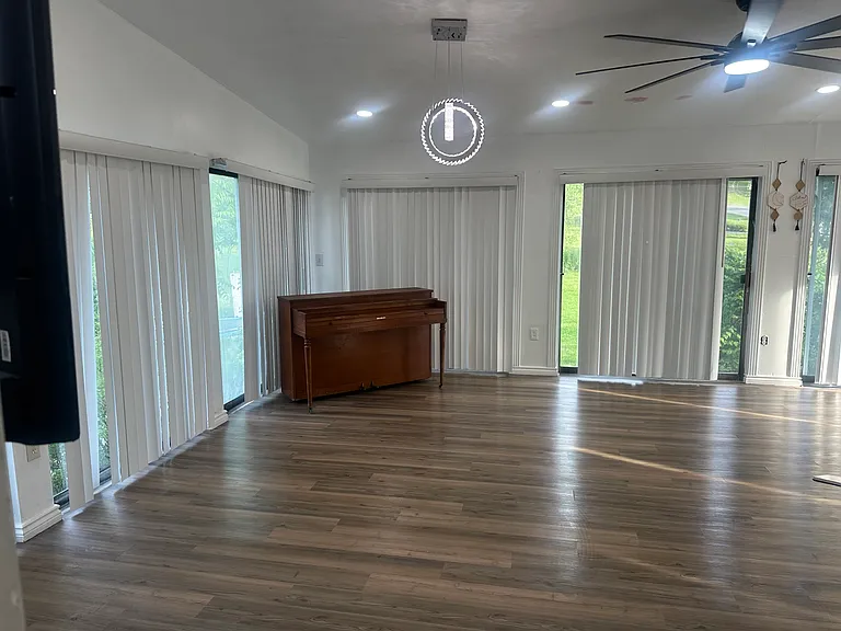 1000 Logan Rd — Photo 1