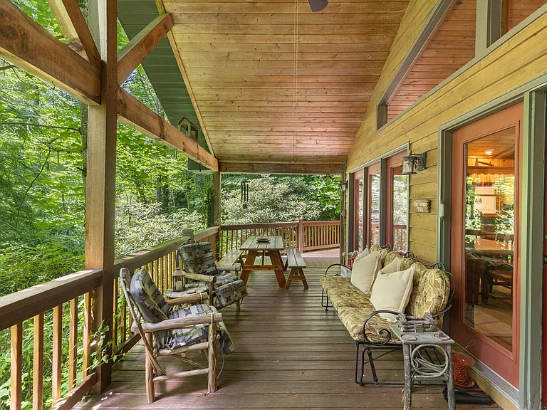 361 Wyanoak Rd — Photo 35