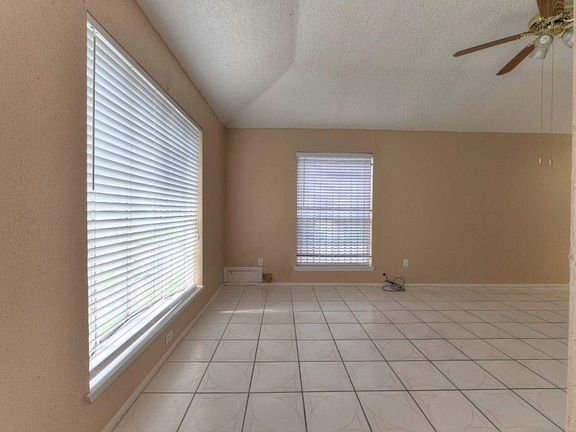 4th image of 9515 Bollingbrook Dr