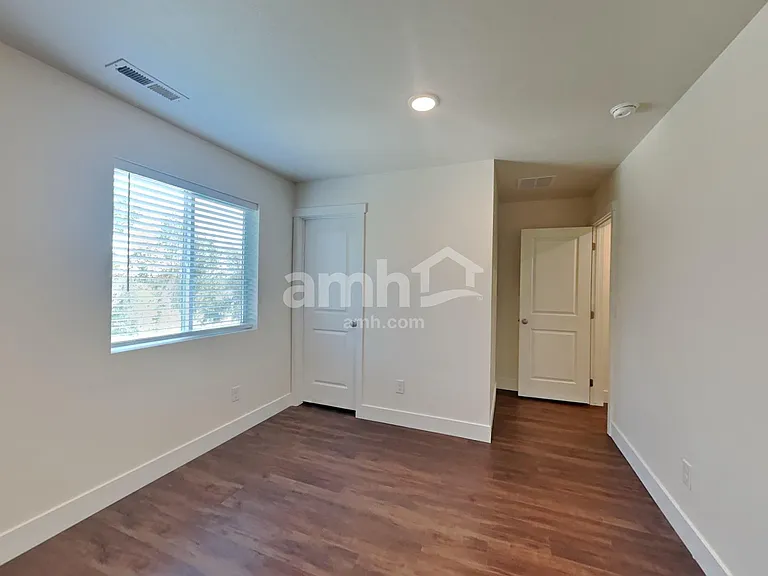 1546 N Alderleaf Ave — Photo 16