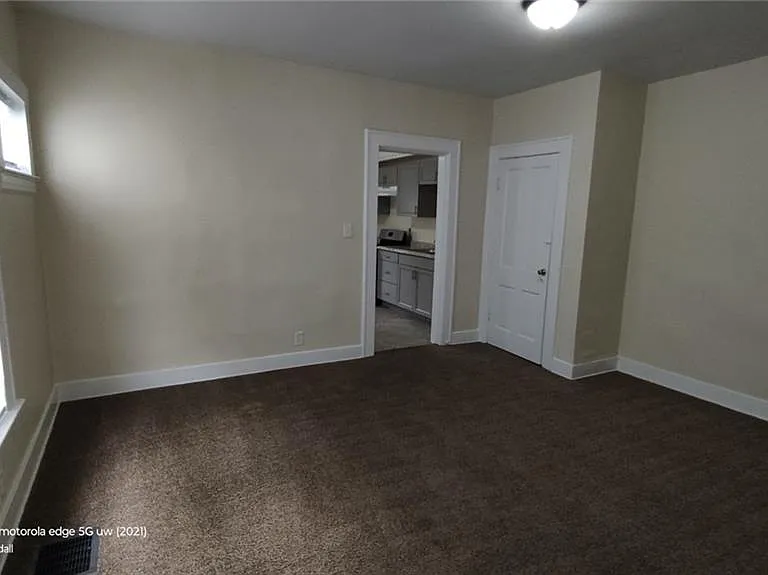 1131 W High St — Photo 5