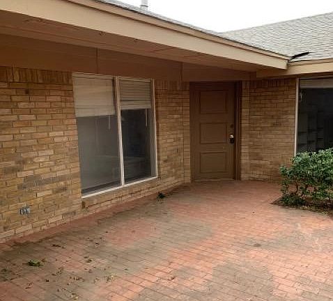 3rd image of 1403 Ventura Ave