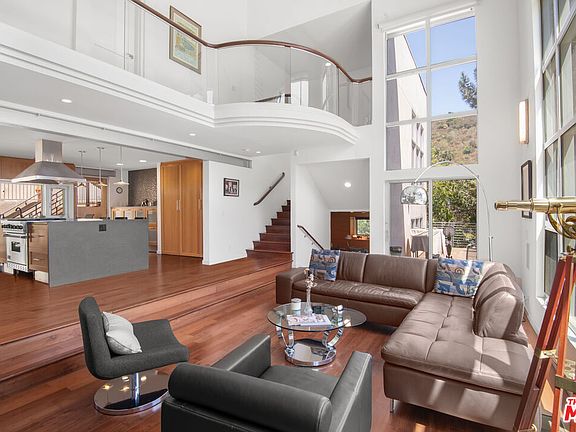 4th image of 1807 San Ysidro Dr