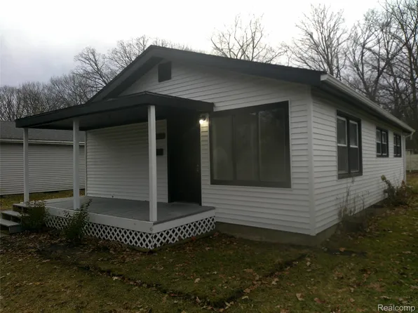 4502 Huckleberry Ln, Flint, MI 48507