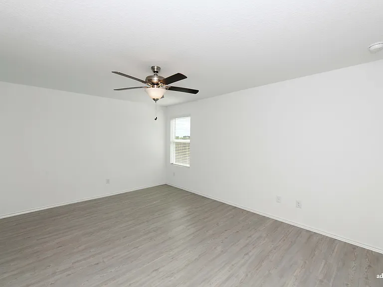 1074 Finesse Ln — Photo 9