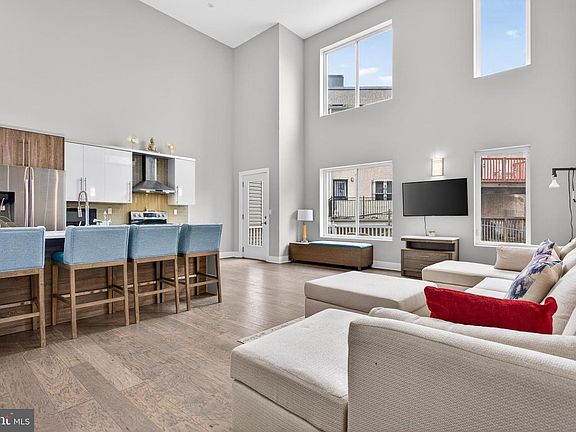 2nd image of 1526 Ridge Ave #4