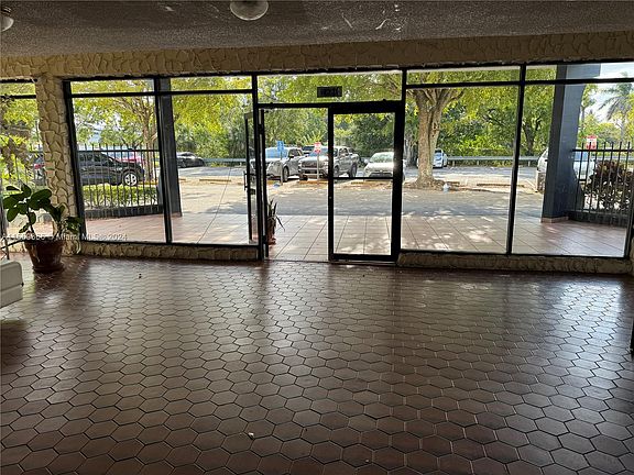 5th image of 9682 Fontainebleau Blvd APT 312