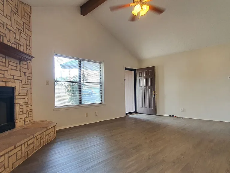 2922 N Oakes St — Photo 21