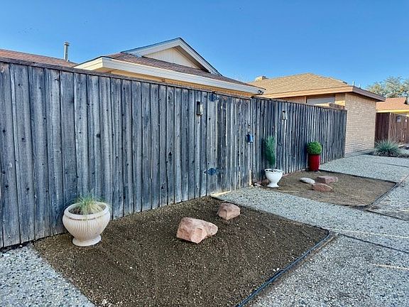 3rd image of 2405 Castleford Rd