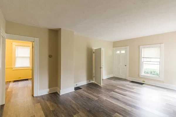2 bed, $1,300 — Photo 2