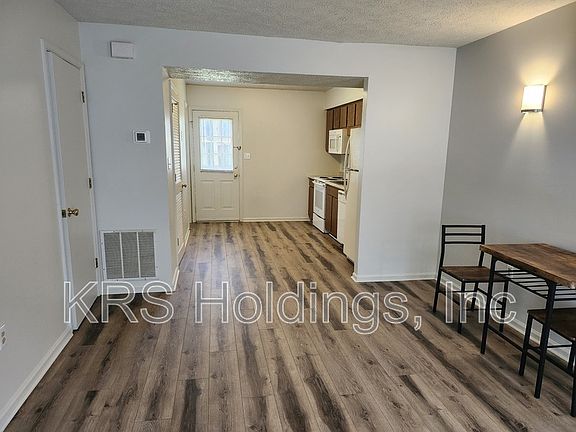 4th image of 211 S Waverley St APT A6