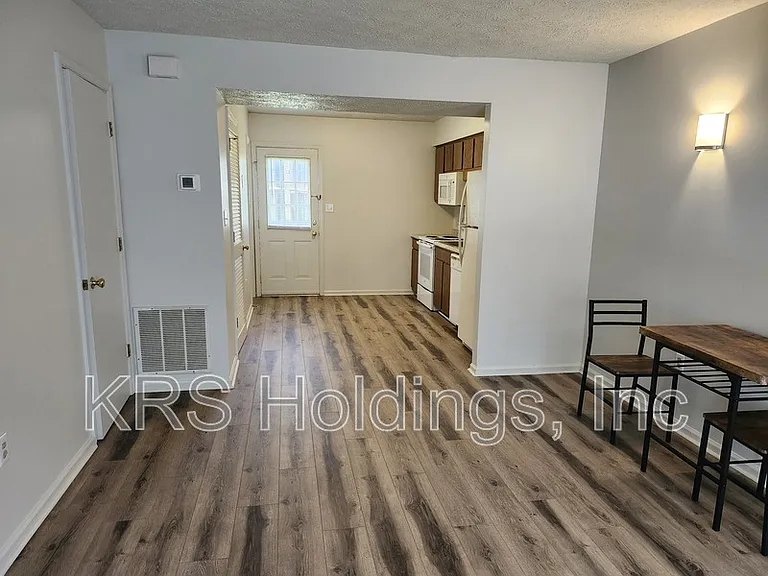 211 S Waverley St #A2 — Photo 4