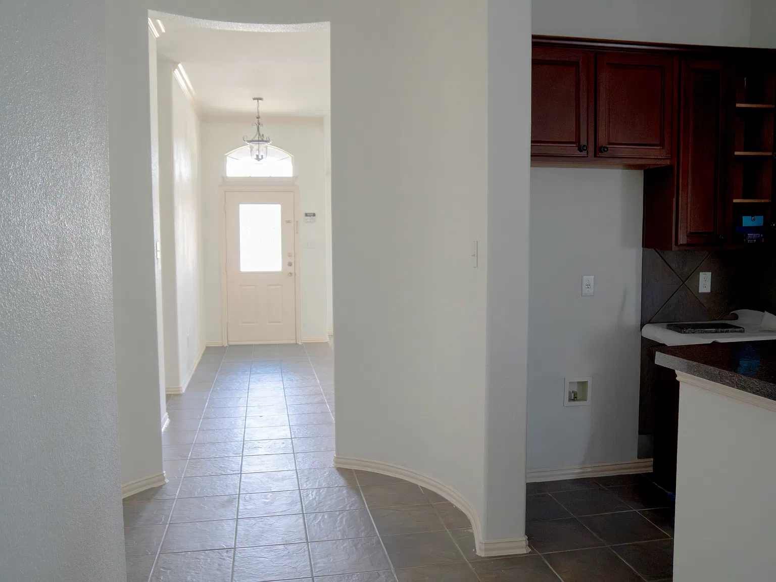 3 bed, 1955 sqft, $2,500 — Photo 3