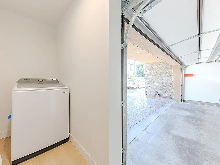 123 S Marguerita Ave #215B — Photo 18