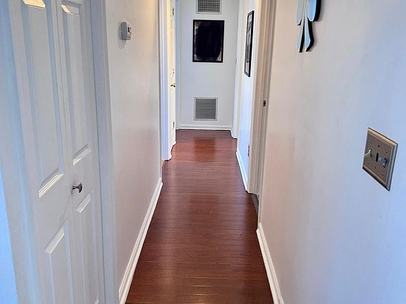 4th image of 1675 Park Lawn Dr Unit A