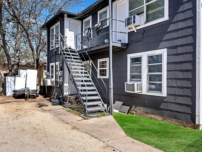 305 N Robinson St #D — Photo 6