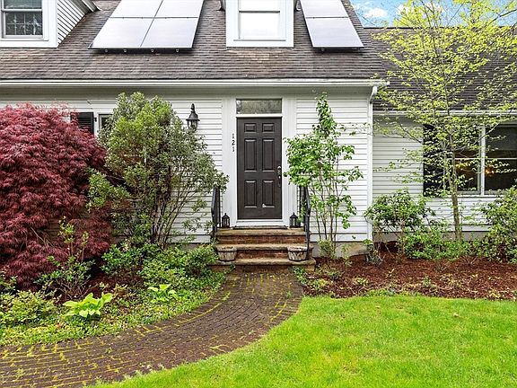 2nd image of 121 Hartwell Rd