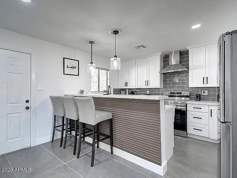 3 bed, 1811 sqft, $3,100 — Photo 2